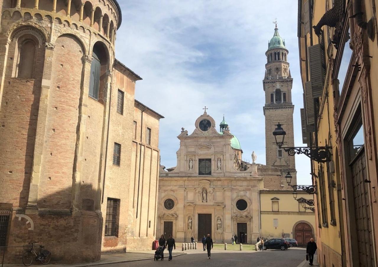 Luxury 1 Al Duomo Di Parma Apartment Exterior photo