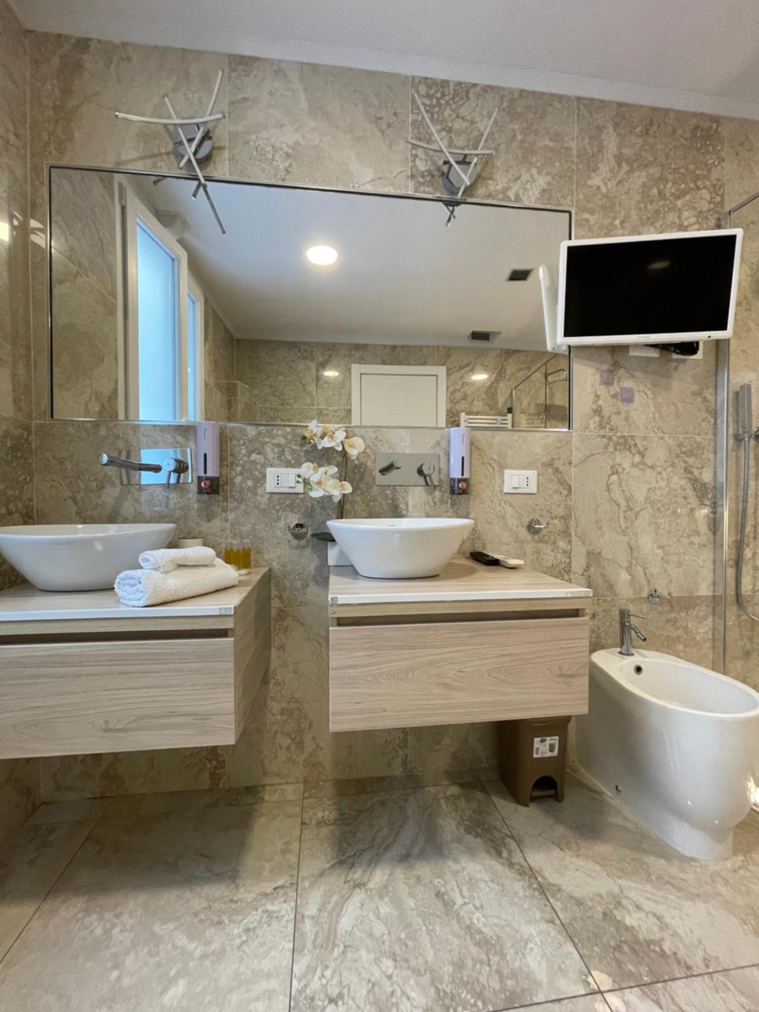Luxury 1 Al Duomo Di Parma Apartment Exterior photo